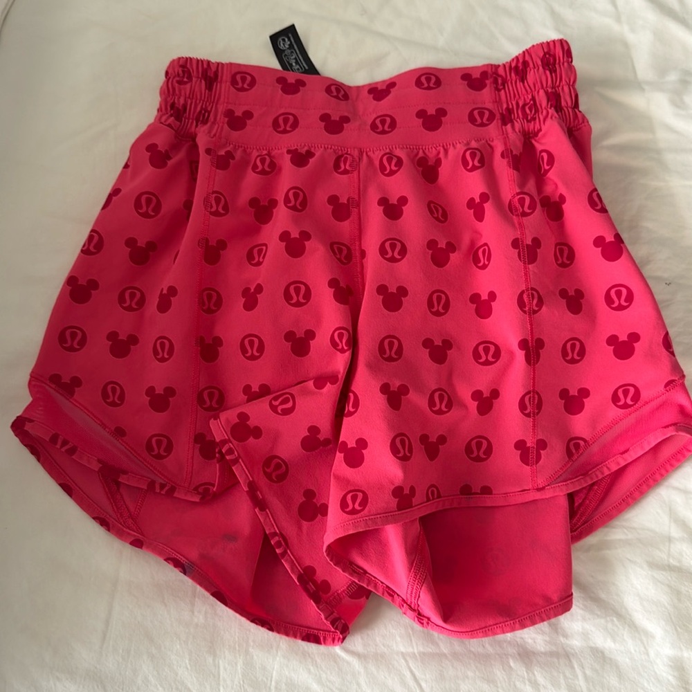 Disney lululemon size 2 hotty hot shorts
